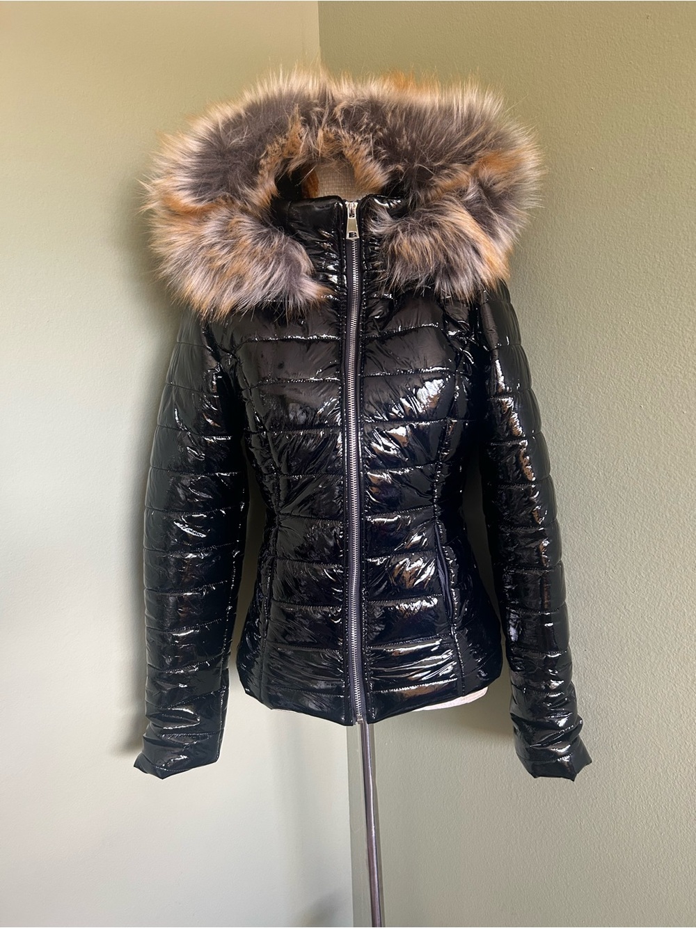 NWOT Boohoo Black Shiny Puffer Jacket with Faux Fur Trim Sz XS